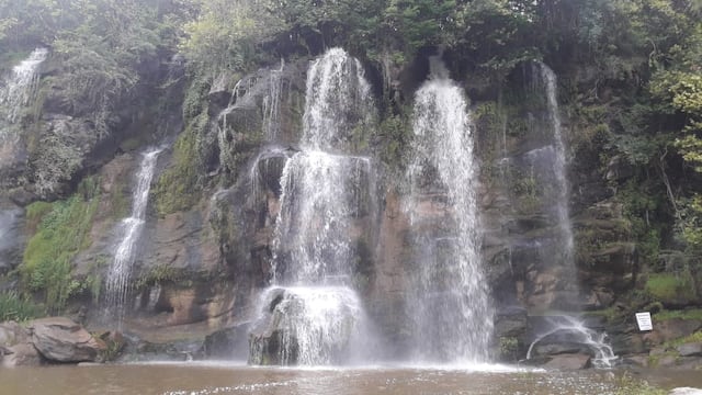 Complejo Siete Cascadas en La Falda.