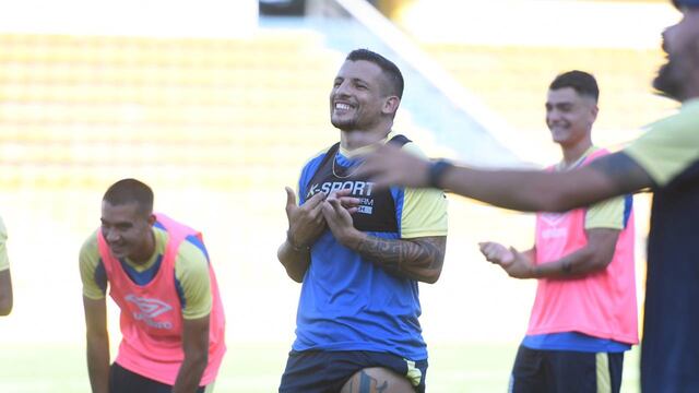 El capitán auriazul dijo que el amor por la camiseta lo puso en una situación difícil.