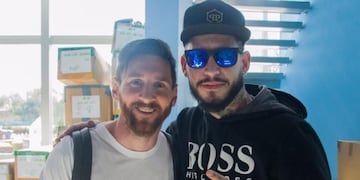 Ulises Bueno conoció a Lionel Messi en el 2018 y le dedicó unas palabras a Alan, quien sigue el tratamiento del jugador.
