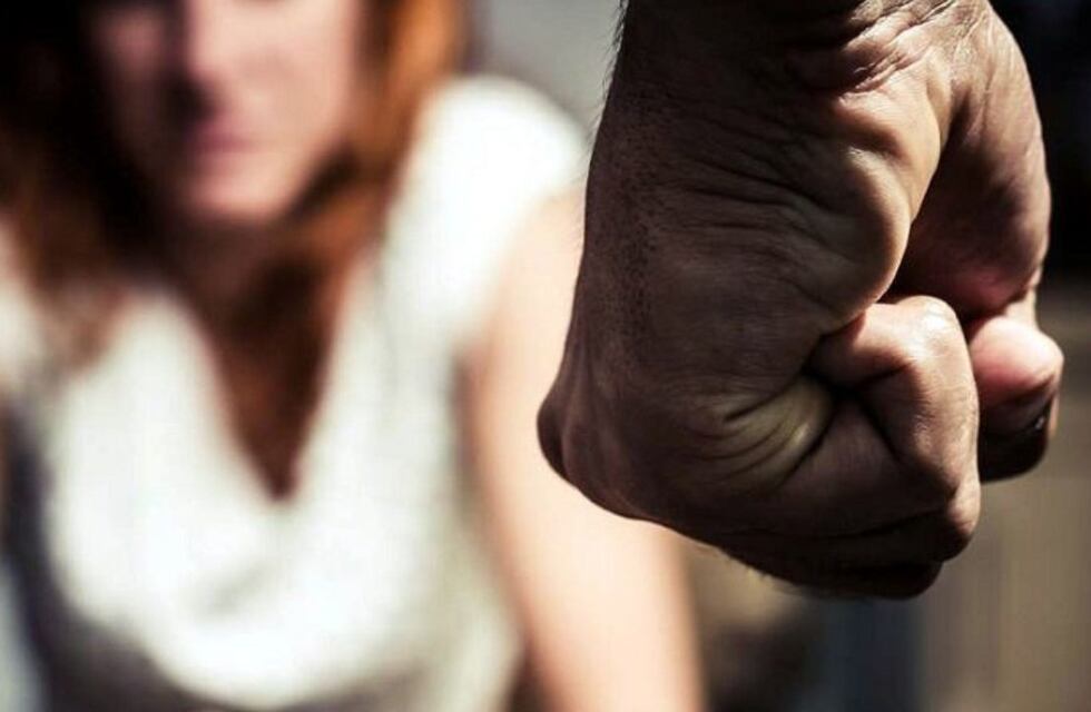 Un hombre golpeó y abusó de su esposa en pleno posparto: él y sus hermanos cómplices, condenados