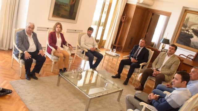 Reunión en casa de Gobierno por acueducto ganadero Monte Comán - La Horqueta