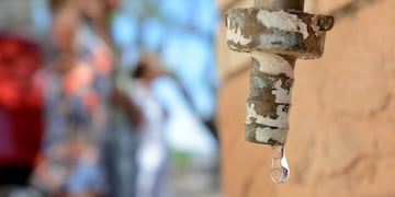 Mañana se hará una limpieza de sedimentos en el fondo del Dique Potrerillos, lo que enturbiará el agua que ingrese a las plantas potabilizadoras. / Foto: Los Andes