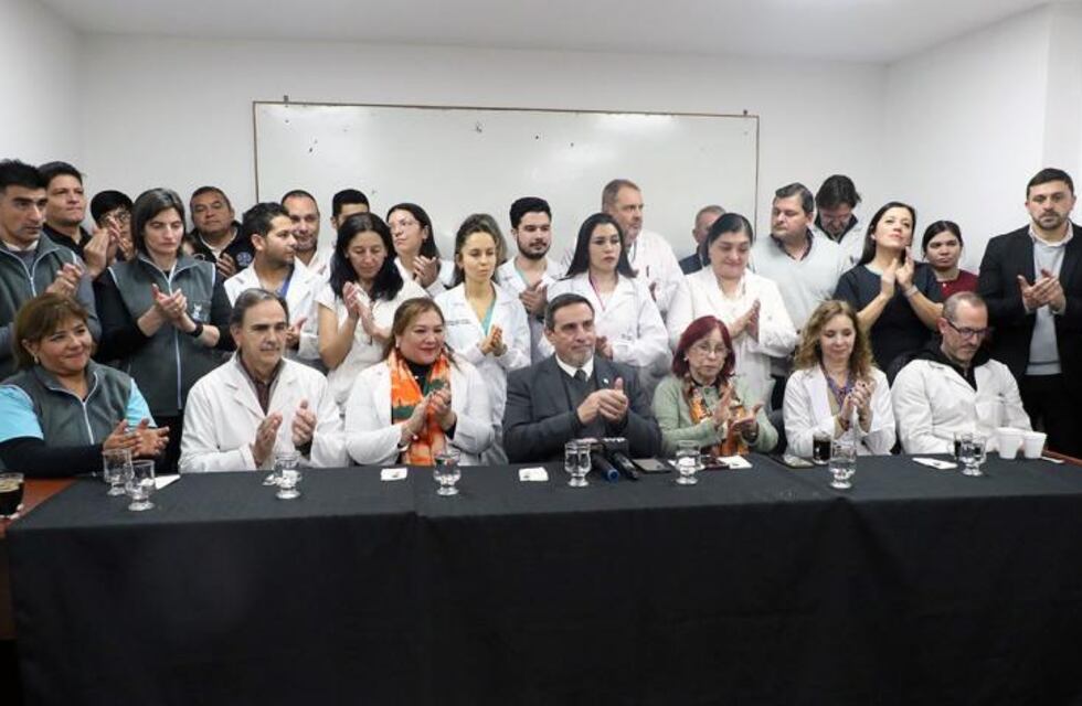 Inédita doble cirugía salvó la vida de una madre y su bebé