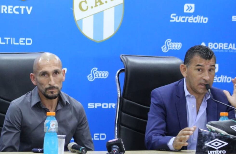 El Cholo Guiñazú destacó a Alexander Medina, al asumir en Tucumán