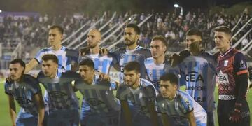 Racing perdió algo más que tres puntos en su visita a Chaco For Ever.
