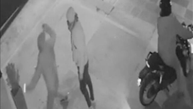 Intentaron robar un local a pedradas.