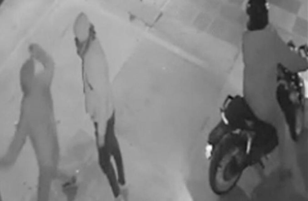 Inseguridad en Córdoba: a pedradas, intentaron robar un local de ropa de zona norte