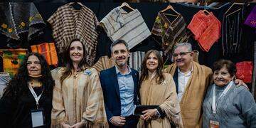 En plena inauguración del Poncho 2025, la vicepresidenta prefirió no profundizar en los conflictos con el mandatario.