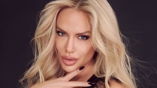 Luciana Salazar modeló de espaldas y en ropa interior