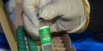 La vacuna fabricada por AstraZeneca estará en suelo puntano próximamente.