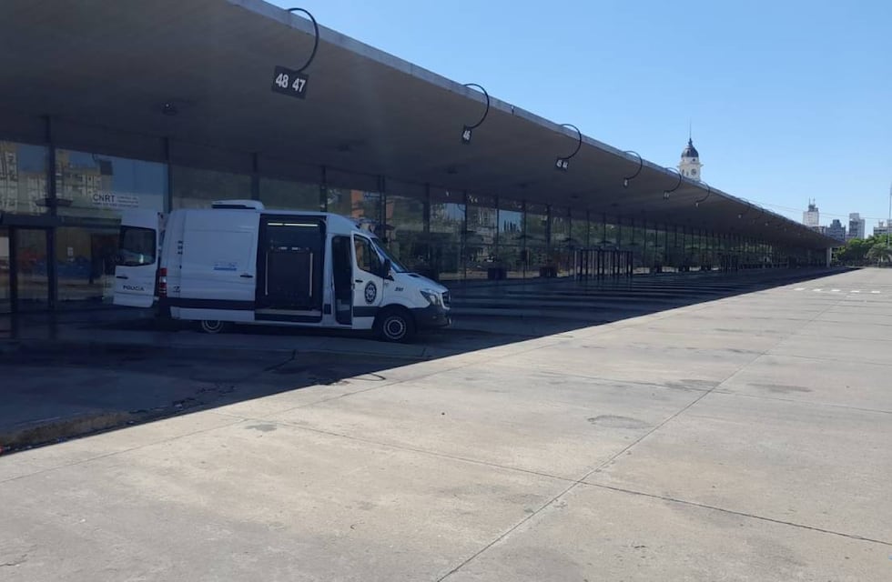 Evacúan la Terminal de Ómnibus de Rosario por una amenaza de bomba