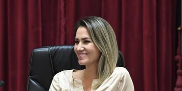 La senadora nacional Carolina Losada reemplazó por primera vez a la vicepresidenta Cristina Fernández de Kirchner durante una sesión de la Cámara alta.