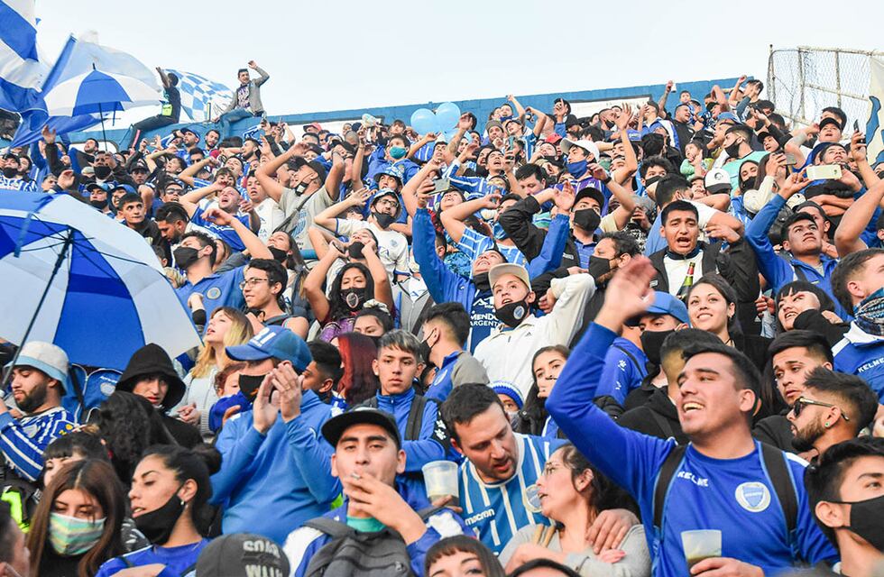 Imputarán a 21 hinchas por los festejos del Tomba e investigarán cómo ingresaron al Gambarte