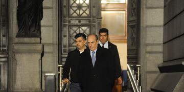 Guillermo Francos saliendo del Congreso. (Federico López Claro / La Voz)