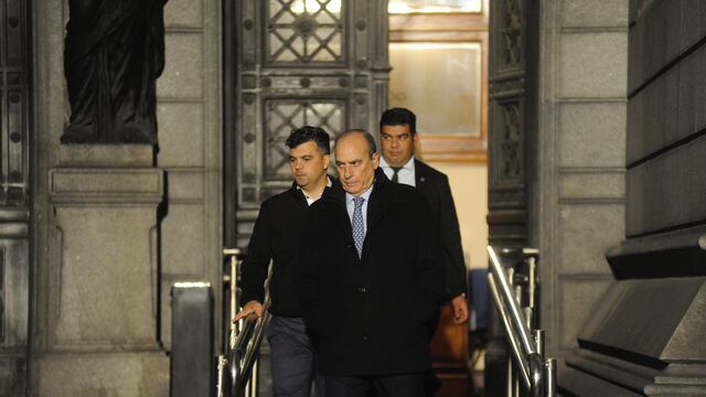 Guillermo Francos saliendo del Congreso. (Federico López Claro / La Voz)