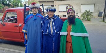 Los Reyes Magos de Punta Alta fueron recibidos por una multitud de niños