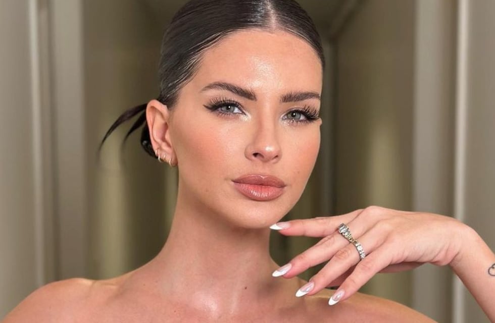 Peluche y mucho rosa: la China Suárez encandiló con su look para ir al cumpleaños de Emilia Mernes