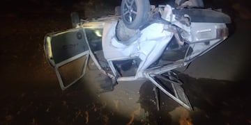 El auto que despistó y volcó en el sur de Córdoba.