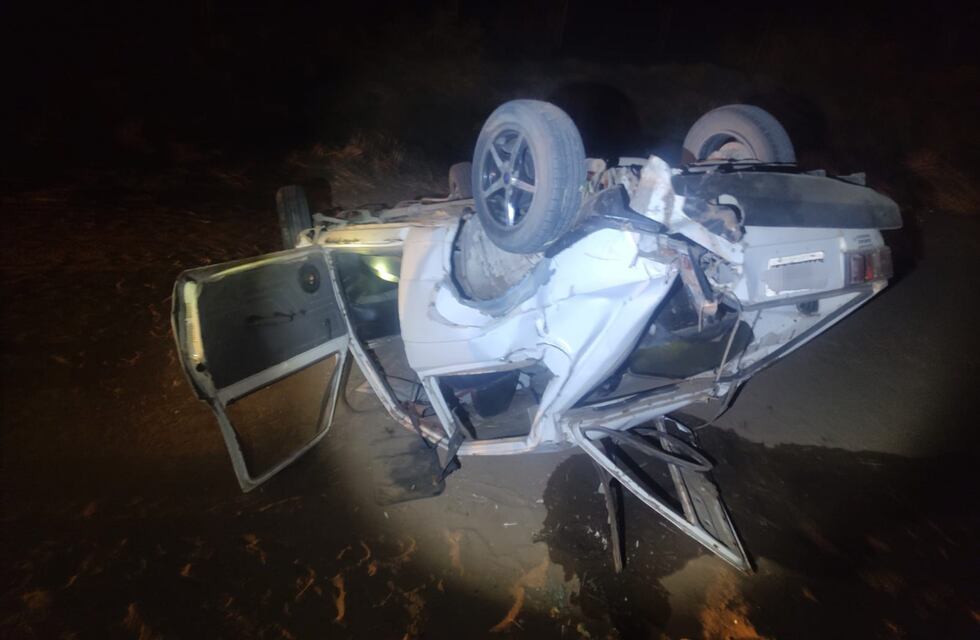 Tres adolescentes fueron hospitalizados tras el vuelco de un auto en Córdoba