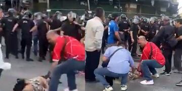 Una jubilada fue duramente agredida por un policía