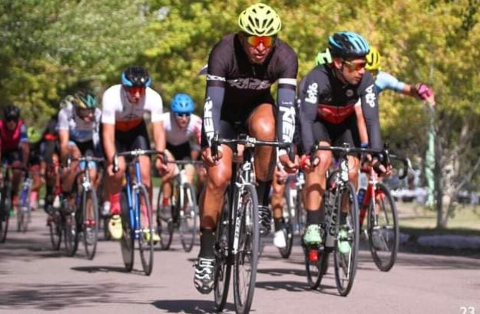 Ciclismo: el puntaltense Matías Pollio se quedó con la carrera Aniversario de Bahía Blanca