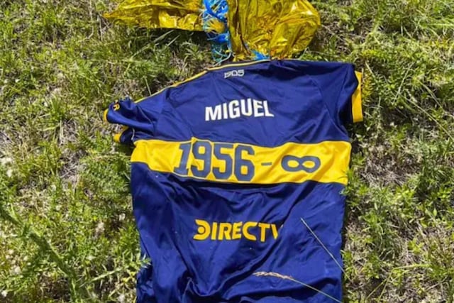 Apareció la camiseta de Miguel Ángel Russo que Boca lanzó al cielo en la Bombonera: dónde fue hallada.