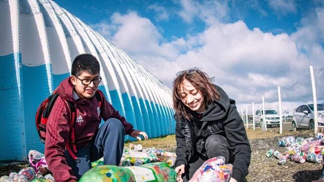 Jóvenes recolectaron más de 2000 ecobotellas visibilizando el uso de plásticos
