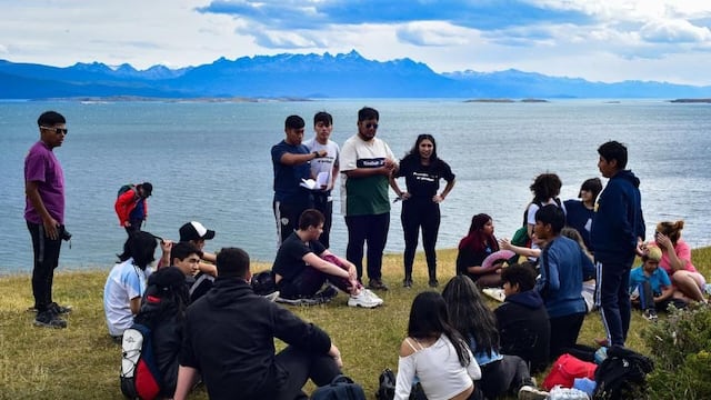 Jóvenes del “Activá el verano” realizaron caminata por la zona de montaña