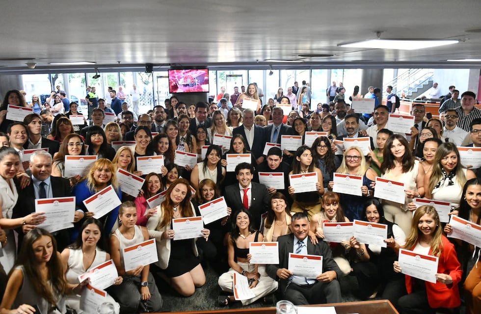 Legislatura distinguió a los participantes del nuevo ciclo de formación dirigencial