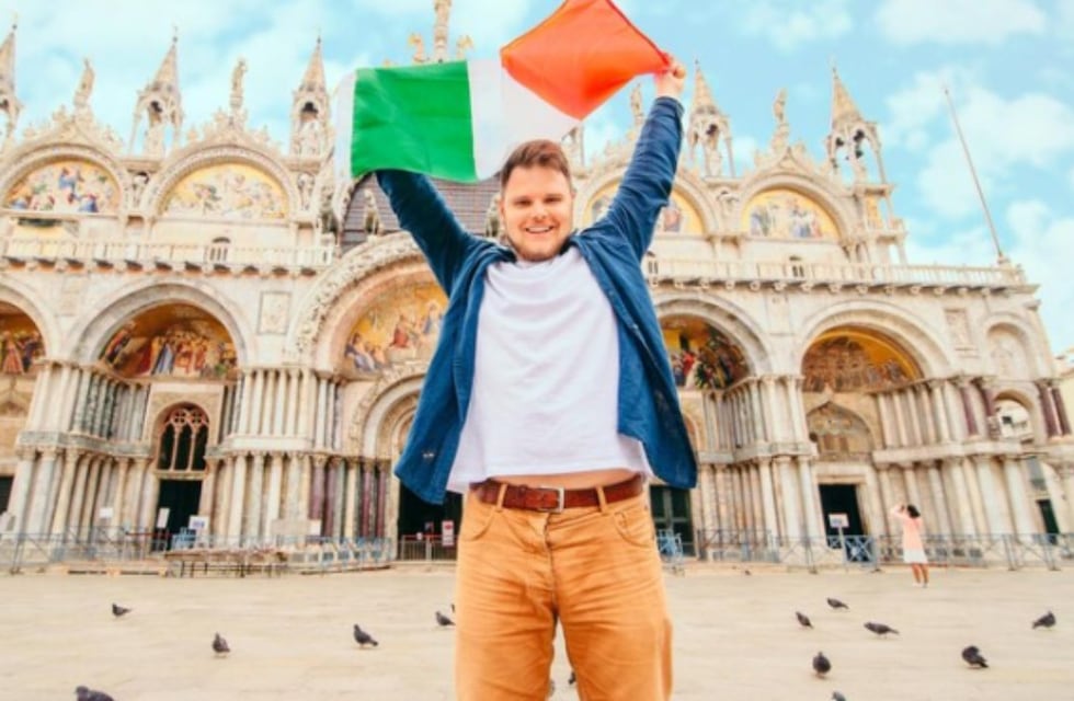 Emigrar a Italia: cómo trabajar y estudiar con una beca de 1.000 euros mensuales