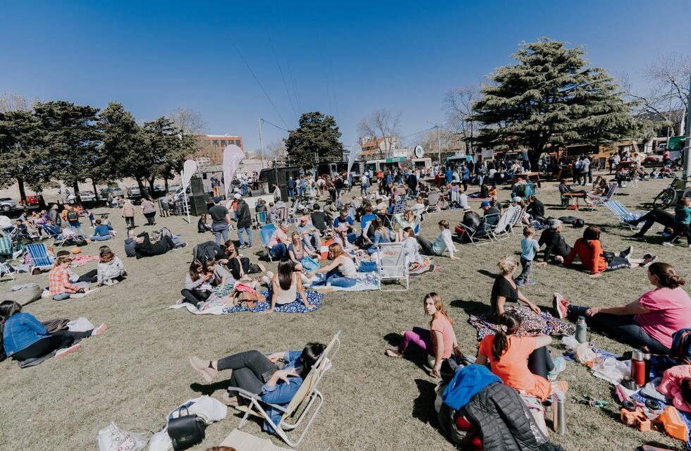 Flor Cosentino, Rondamon y Qurcuma se suman en noviembre a De Plaza en Plaza Eco