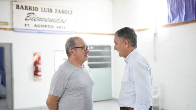 Jorge Muriel con el presidente de la comisión vecinal del barrio Luis Fasoli