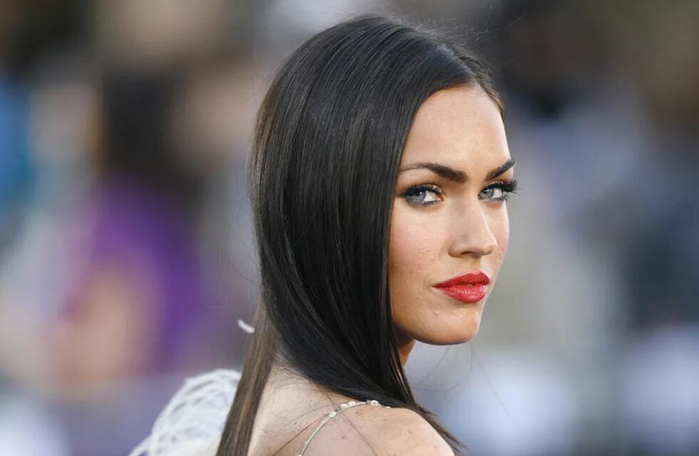 Megan Fox se mostró con un vestido transparente en ropa interior y cautivó a sus seguidores