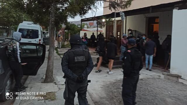 Las dependencias de la Comisaría 7.ma de San Antonio fueron el destino final de los asistentes a la fiesta electrónica.