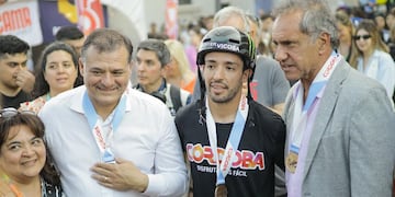 Darío Capitani, titular de la Agencia Córdoba Turismo, el "Maligno" Torres, medalla de oro en los Juegos de París; y Daniel Scioli, secretario de Deportes de la Nación (La Voz).