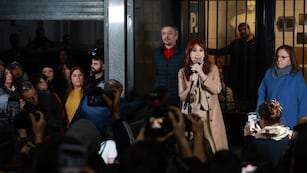 Cristina Kirchner en la sede del PJ tras el fallo de la Corte Suprema. (Clarín)