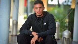 Requena debutó con el pie derecho como titular. El zaguero pide pista en la Gloria (Foto: José Hernández / La Voz).