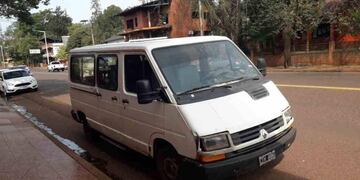 Las puertas se podían abrir ya que no funcionaba la cerradura porque se encontraba en pleno proceso de arreglo de chapa y pintura.