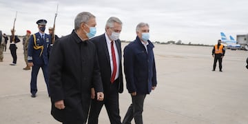 Alberto Fernández llegó a Córdoba y fue recibido por las autoridades locales.