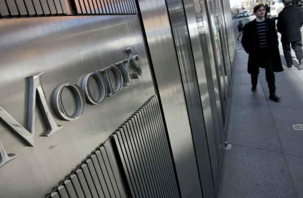 Moody’s elevó la perspectiva de los bancos a “estable”