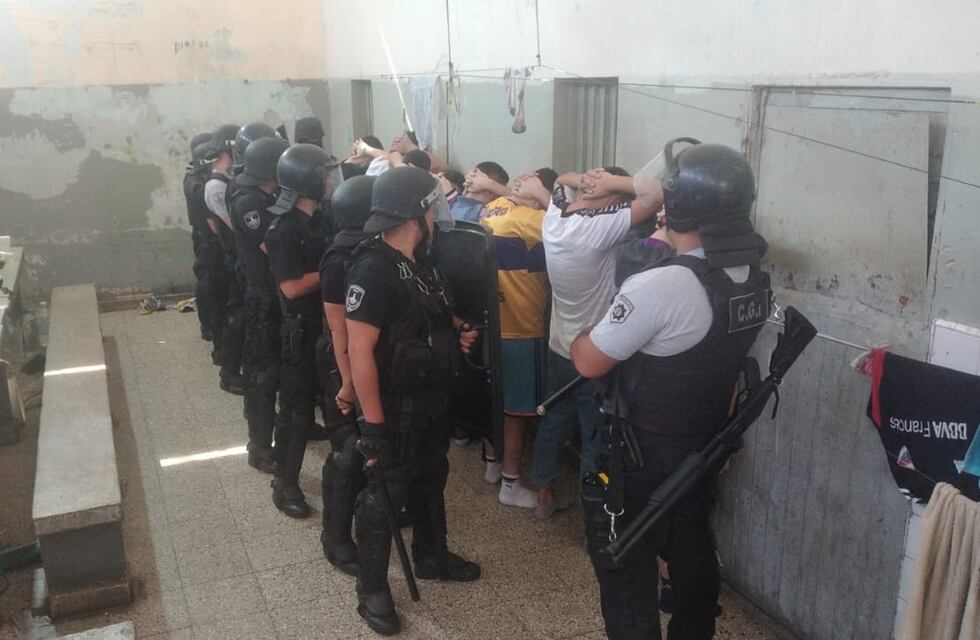 Secuestraron facas y celulares de la Alcaidía