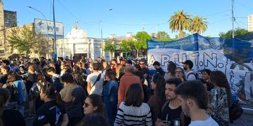 Movilización en Rafaela en defensa de la Educación Pública y en contra del veto por el financiamiento universitario