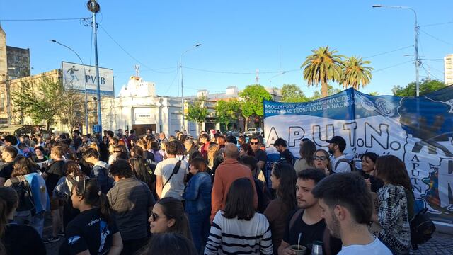Movilización en Rafaela en defensa de la Educación Pública y en contra del veto por el financiamiento universitario