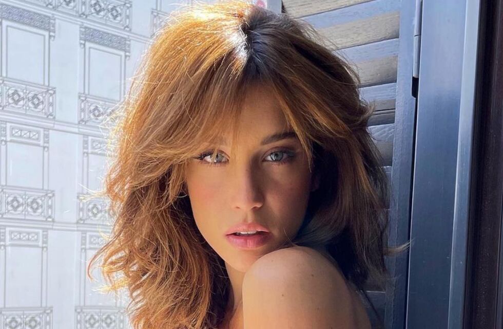 María Pedraza posó con un traje y sin ropa interior, y la llenaron de elogios