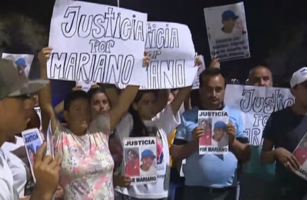 Córdoba: familiares del joven aplastado por una bobcat marcharon pidiendo la detención del conductor