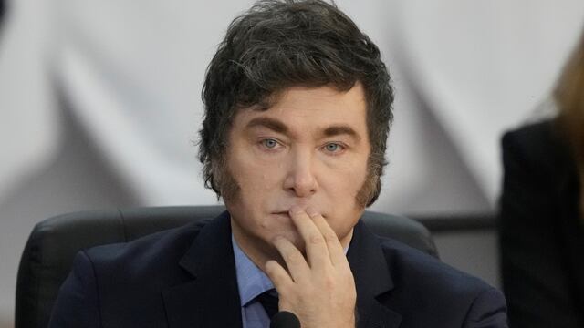 El presidente de Argentina, Javier Milei, asiste a la reunión de líderes de la Cumbre del G20 en Río de Janeiro, el lunes 18 de noviembre de 2024. (AP / Eraldo Peres)