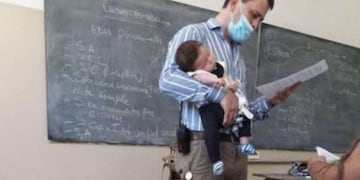 El emotivo gesto de un profesor que cuidó la beba de una alumna para que estudiara