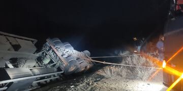 Camión volcado en ruta 7, Luján de Cuyo