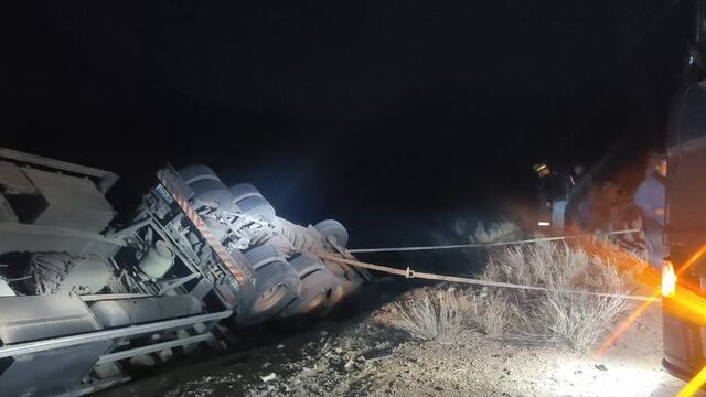 Camión volcado en ruta 7, Luján de Cuyo