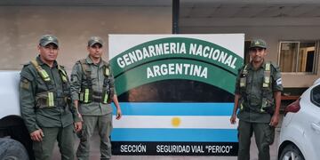 Efectivos de la Sección Vial "Perico" dependiente del Escuadrón 53 “Jujuy” desplegados sobre la intersección de las Rutas Provinciales n° 61 y n° 53, descubrieron la maniobra de narcotráfico.